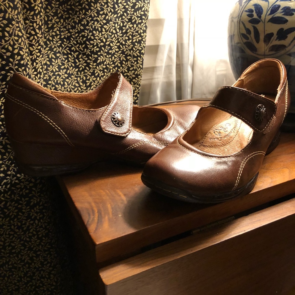 Sofft Leather Mary Janes- Velcro closure 7 1/2 M